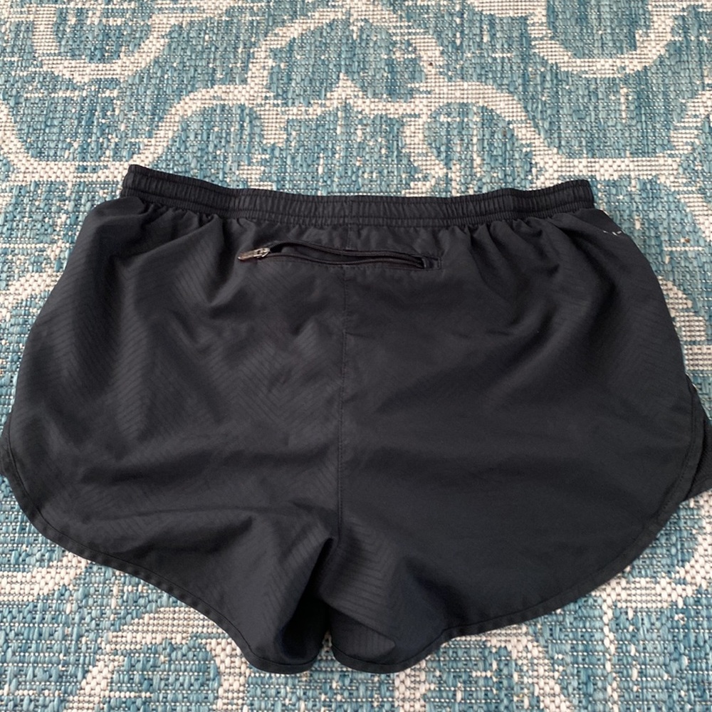 Nike size small woman’s athletic shorts - Picture 6 of 9